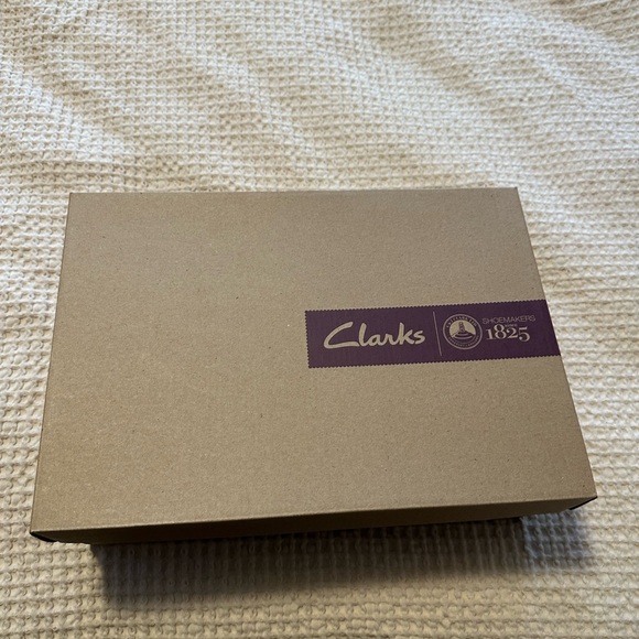 Clarks women’s Black Leather Boots - Picture 8 of 8